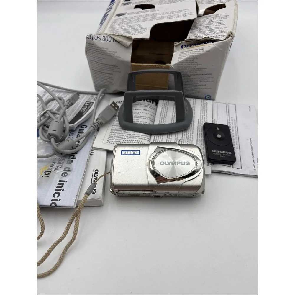 Olympus Stylus 300 Digital Camera 3.2MP Silver 3x Zoom TESTED No Battery